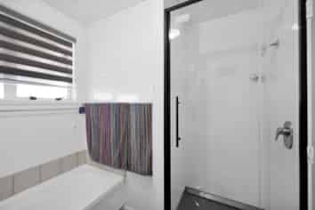 10A  Cloten Road, Stratford