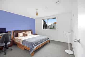 10A  Cloten Road, Stratford