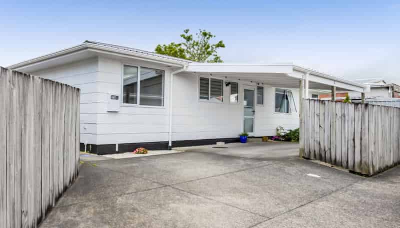 10A  Cloten Road, Stratford