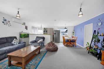 10A  Cloten Road, Stratford