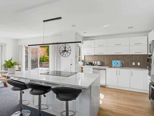 127 Milne Drive, Paraparaumu