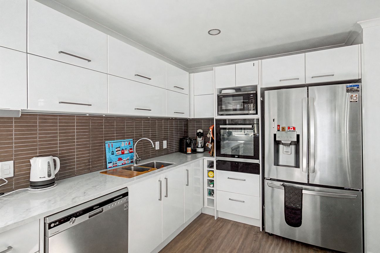 Exceptional Rendered Brick Home. - Ansicht 2