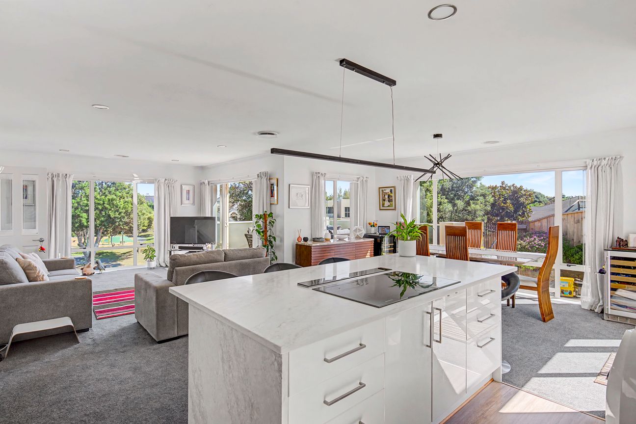Exceptional Rendered Brick Home. - Ansicht 6