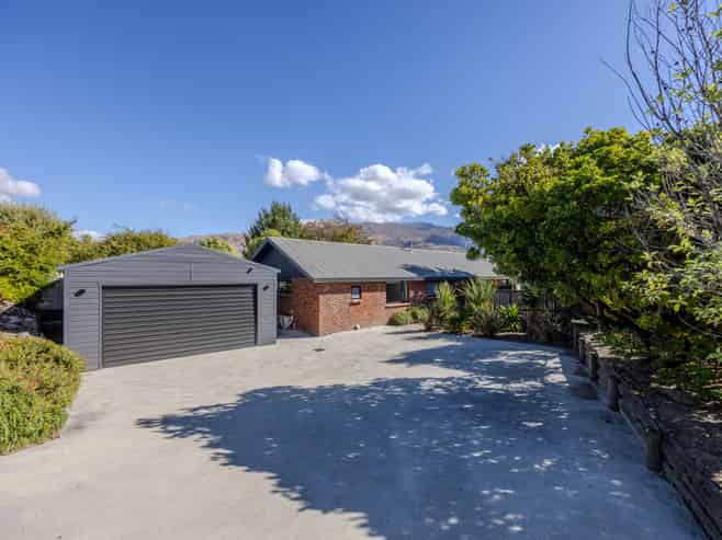 13 Aeolus Place, Wanaka