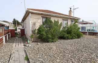 40 Blackwater Street, Bluff