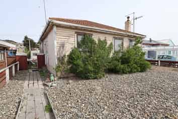 40 Blackwater Street, Bluff