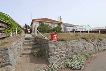 40 Blackwater Street, Bluff