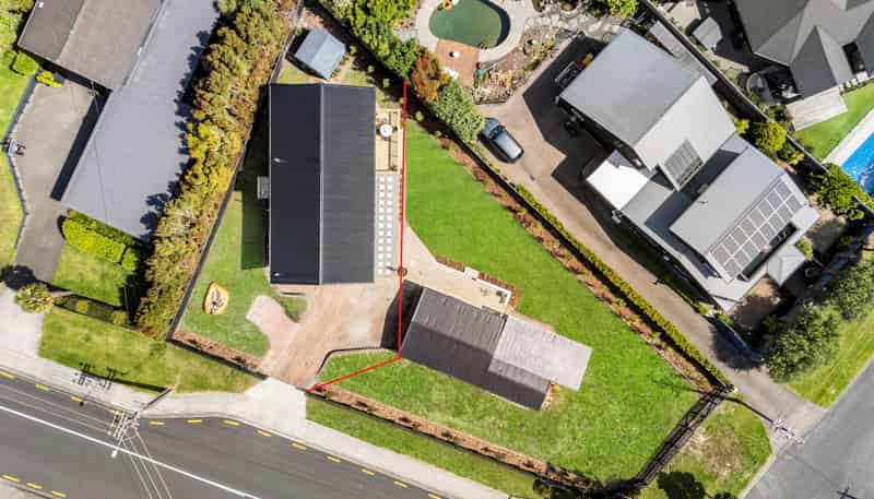 1 Tauhinu Road, Greenhithe