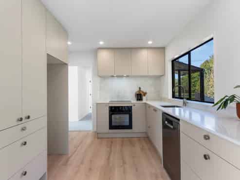 1 Tauhinu Road, Greenhithe