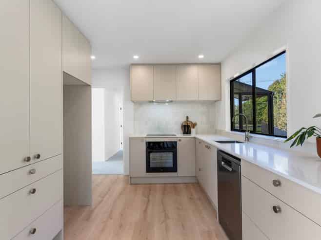 1 Tauhinu Road, Greenhithe