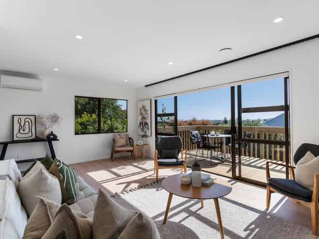 1 Tauhinu Road, Greenhithe