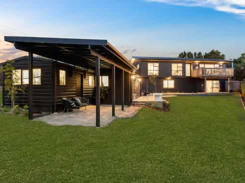 1 Tauhinu Road, Greenhithe