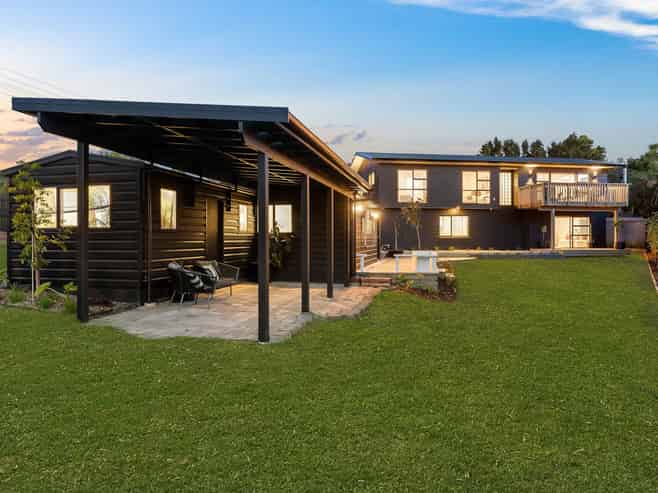 1 Tauhinu Road, Greenhithe