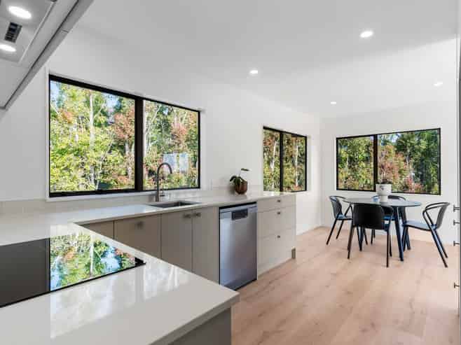 1 Tauhinu Road, Greenhithe