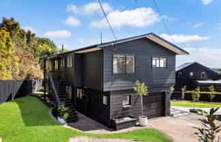 1 Tauhinu Road, Greenhithe