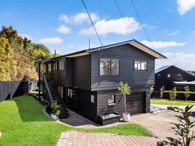1 Tauhinu Road, Greenhithe