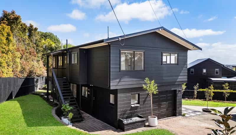 1 Tauhinu Road, Greenhithe