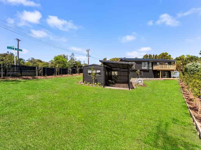 1 Tauhinu Road, Greenhithe