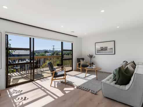 1 Tauhinu Road, Greenhithe
