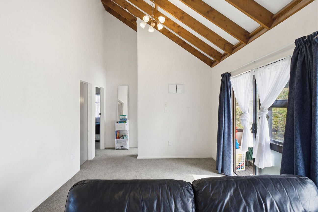 Stunning first home or investment - Meer