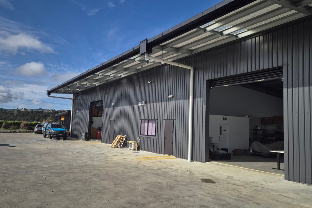 Modern Functional Space: Warehouse & Office - Widok 6