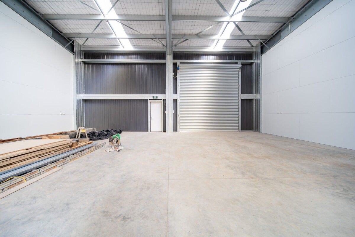 Modern Functional Space: Warehouse & Office - Widok 5