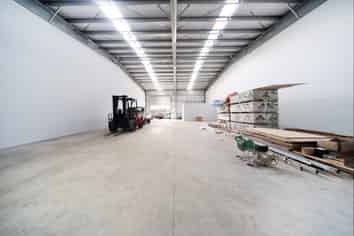 Modern Functional Space: Warehouse & Office