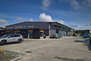 Modern Functional Space: Warehouse & Office