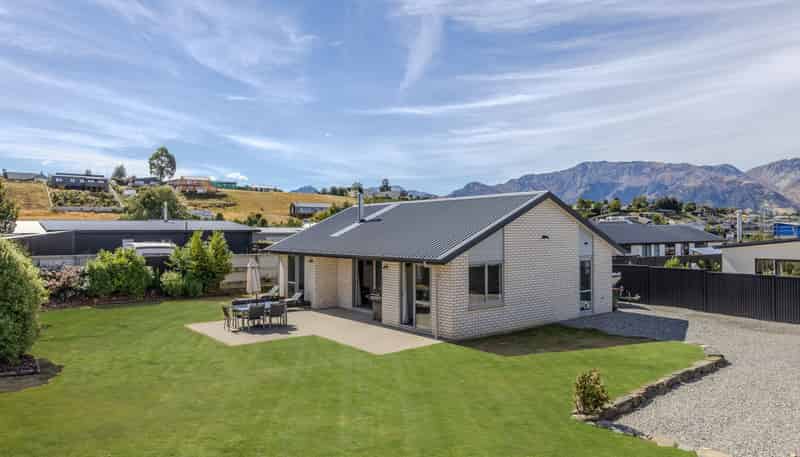 8 Pennycook Place, Lake Hawea