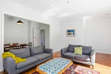 15 Romney Square, Tawa