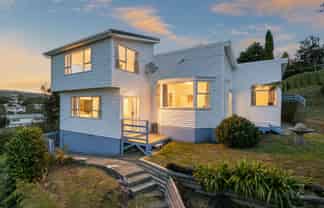 15 Romney Square, Tawa