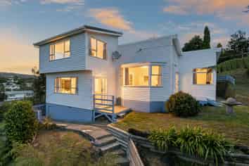 15 Romney Square, Tawa