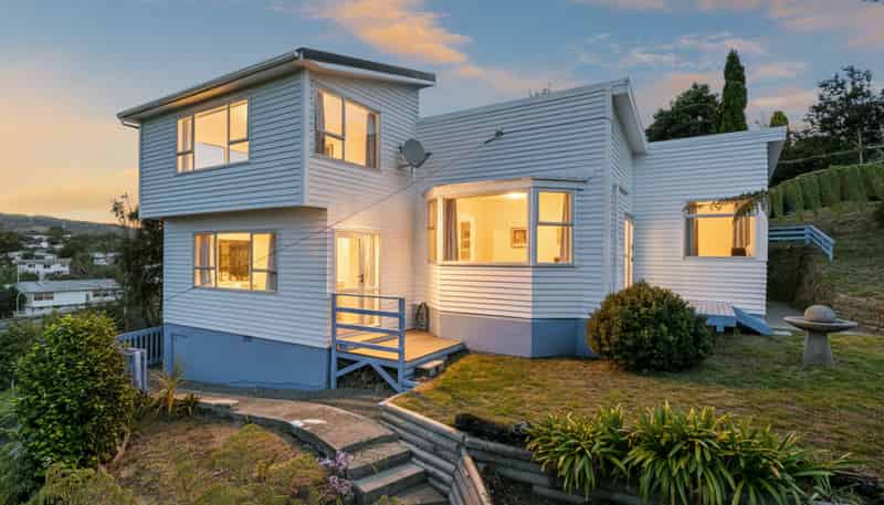 15 Romney Square, Tawa