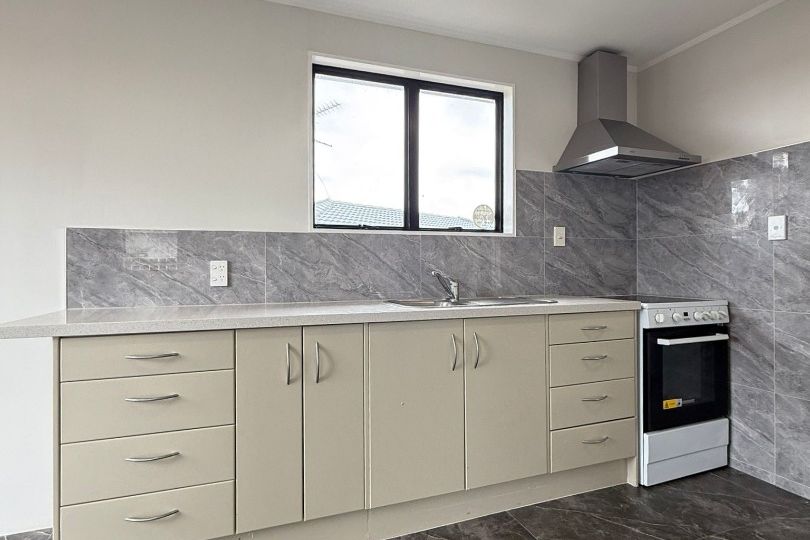 Freshly Renovated 3 Bedroom Family Home in Convenient Location - Widok 3