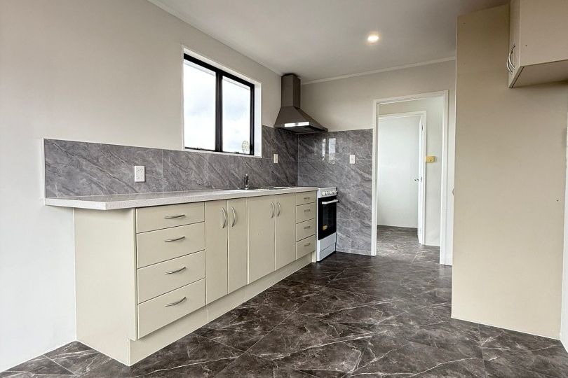 Freshly Renovated 3 Bedroom Family Home in Convenient Location - Widok 4