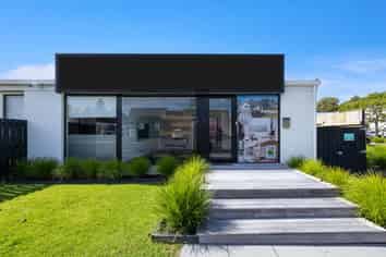 Split-risk Investment with development upside