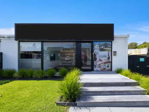 Split-risk Investment with development upside