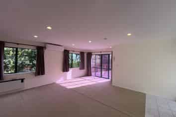 17/1 Briar Way , New Lynn