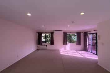 17/1 Briar Way , New Lynn