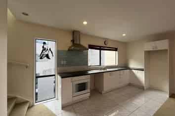 17/1 Briar Way , New Lynn