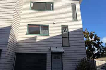 17/1 Briar Way, New Lynn