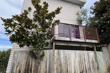 17/1 Briar Way , New Lynn