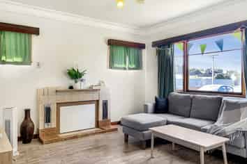 215 Lytton Road, Elgin