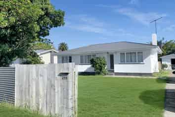 215 Lytton Road, Elgin