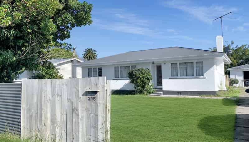 215 Lytton Road, Elgin