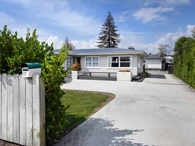 21 Russell Road, Fairy Springs