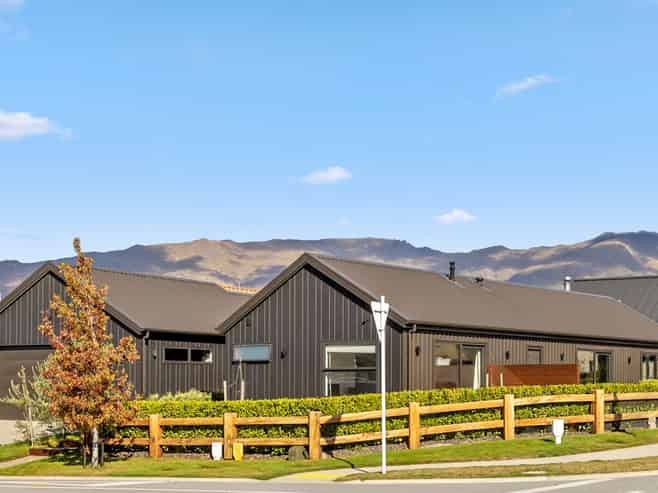 17 Armidale Crescent, Wanaka