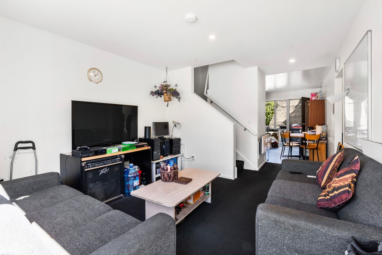 6 Bedrooms. Solid Construction. Smart Investment. - Bild 5