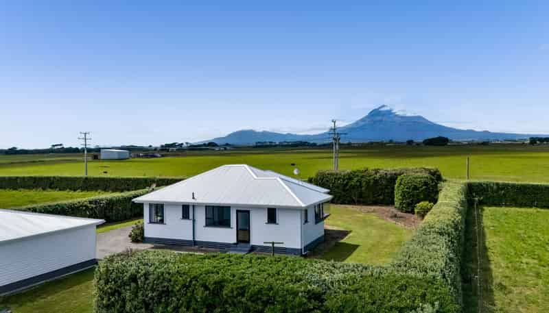 4923 South Road, Opunake