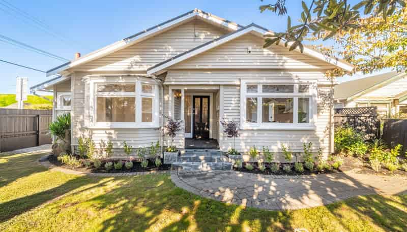 120 Knights Road, Central Hutt